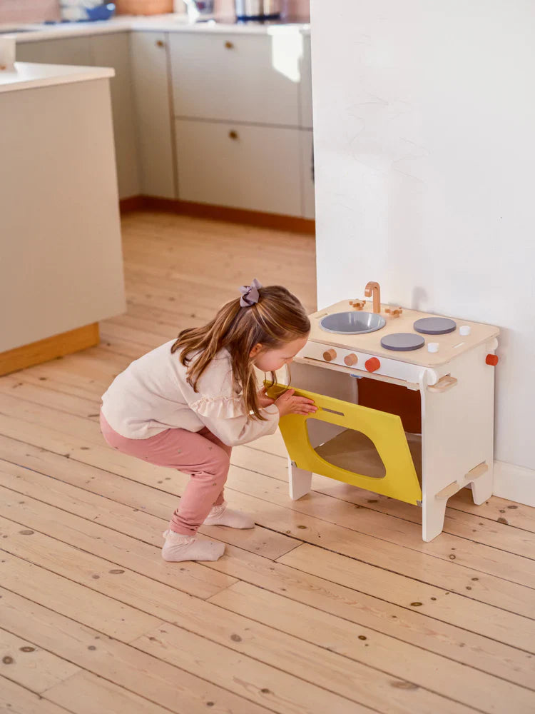 Kitchen & Doll Accessories